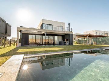 Casa de 5 ambientes, Tigre · Casa Moderna de 5 Ambientes con Pileta en Barrio Santa Ana, Villanueva
