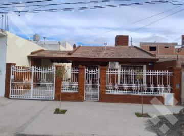 Casa · 200m² · 3 Ambientes · 1 Cochera · Casa en Puerto Madryn