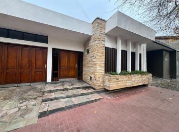 Casa · 192m² · 8 Ambientes · 1 Cochera · Venta Casa Apta Credito Quinta Sección Mendoza