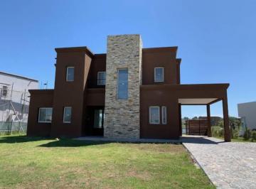 Casa · 200m² · 6 Ambientes · 1 Cochera · Casa en Venta en El Cantón Norte