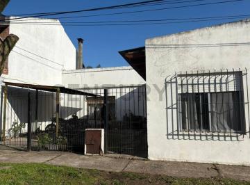 Terreno · 120m² · Lote en Venta con Casa a Reciclar/demoler en Gonnet