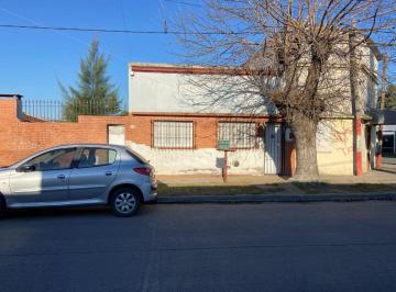 Casa · 107m² · 4 Ambientes · 1 Cochera · Casa en Alquiler Barrio El Carmen Berisso