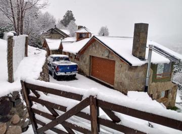 Casa · 207m² · 5 Ambientes · 1 Cochera · Vivir Entre Montañas y Comodidad. Casa en Barrio Cerrado con 4 Dorm y Vista a Cordon Chapelco