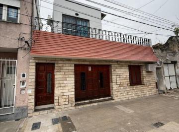 Casa · 50m² · 5 Ambientes · Casa de Pasillo