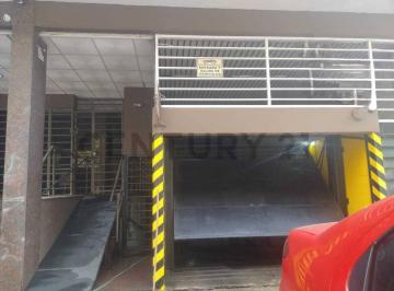 Garage · 16m² · Cochera Cubierta en Venta a m de Plaza Moreno – Seguridad y Excelente Ubicación