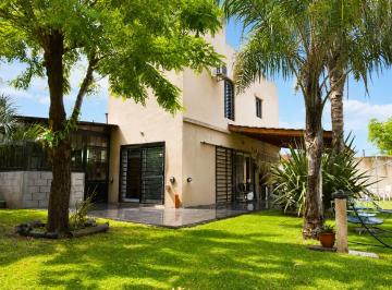 Casa · 79m² · 6 Ambientes · 1 Cochera · Casa en Venta en El Jaguel Apta Credito