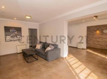 Casa · 171m² · 4 Ambientes · 2 Cocheras · Venta Casa 4 Amb. + Escritorio. Villa Luzuriaga