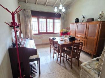Casa · 117m² · 3 Ambientes · 3 Cocheras · Casa en Villa Luzuriaga
