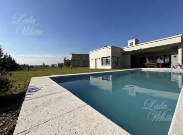 Casa · 152m² · 4 Ambientes · 4 Cocheras · Casa a La Venta en Cruz del Sur