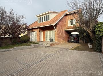 Casa · 200m² · 7 Ambientes · 2 Cocheras · Casa en Puerto Madryn
