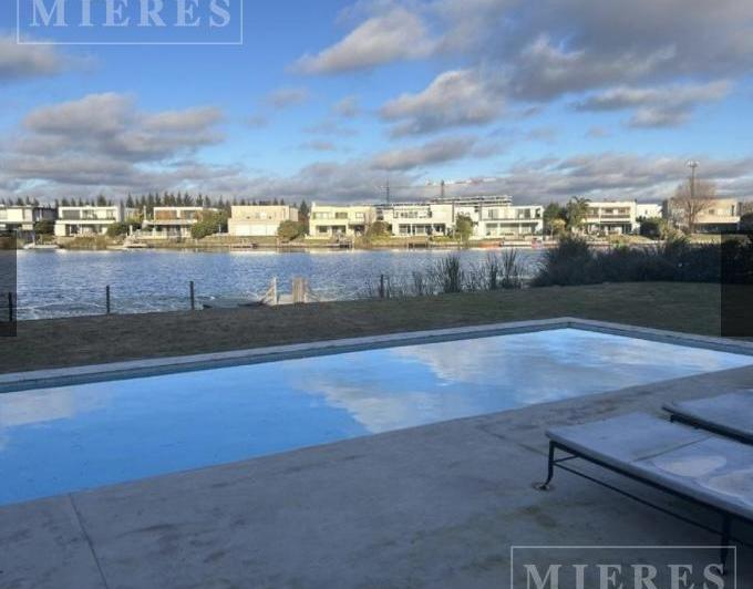Casa · 423m² · 6 Ambientes