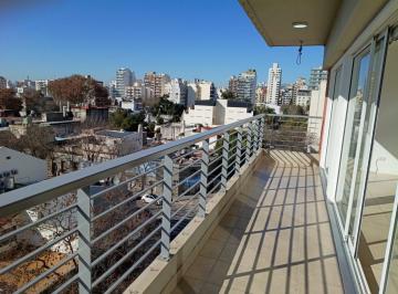 Departamento · 43m² · 1 Ambiente · Villa Urquiza - Alquiler de Monoambiente en Semipiso Al Frente con Balcon Apaisado, Baulera y Laundr