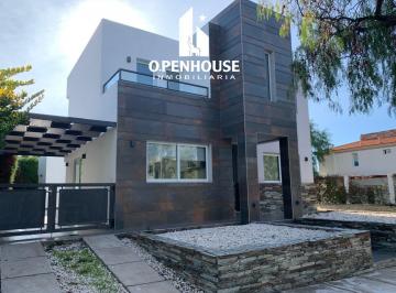 Casa · 3 Dormitorios · 2 Cocheras · Openhouse Group, Alquila Hermosa Casa en Barrio Dalvian