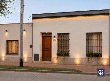 Casa · 250m² · 4 Ambientes · Venta de Casa 4 Ambientes a Refaccionar Ideal Inversión en Capilla del Señor, Exaltación de La Cruz
