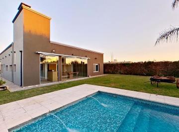 Casa · 210m² · 6 Ambientes · 3 Cocheras · Alquila Casa Barrio Bellville 5 Amb - Canning