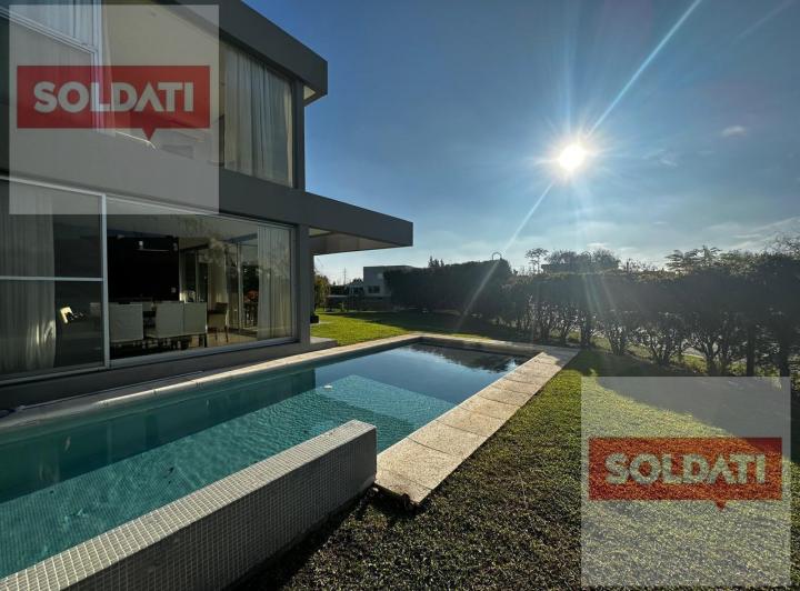 Casa · 190m² · 5 Ambientes · 1 Cochera