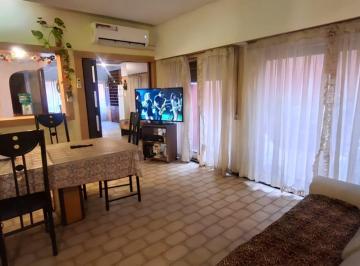 Casa · 330m² · 7 Ambientes · 2 Cocheras · Venta Casa Sobre Lote Propio - 7 Ambientes - Cocheras - Quincho - Patio - Parrilla - Balcones