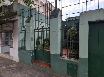 Casa · 150m² · 3 Ambientes · 1 Cochera · Casa + Local a m de H. Yrigoyen! Oportunidad!