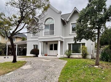 Casa · 220m² · 5 Ambientes · 2 Cocheras · Casa Chalet en Alquiler en Septiembre, Escobar, G. B. a. Zona Norte