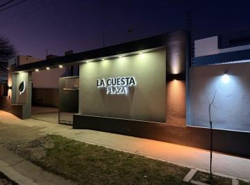 Casa de 6 ambientes, La Calera · Venta Duplex en Housing Cuesta Plaza - Tres Dorm. - Usd 140.000