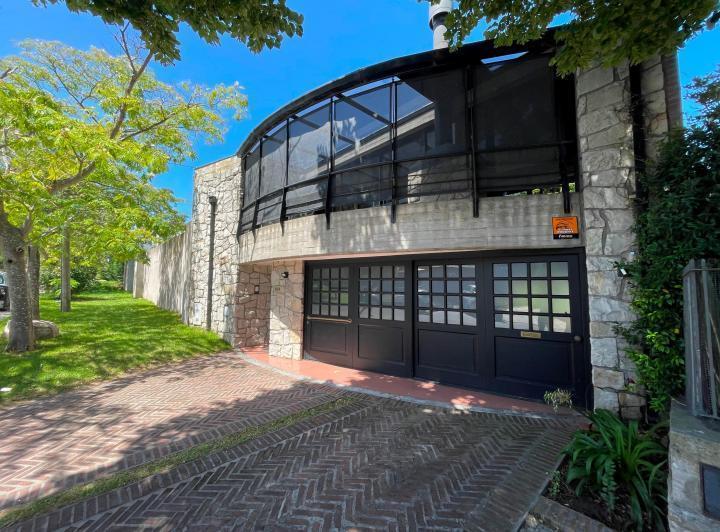 Casa 4 amb, 181m² en San Carlos con quincho y parque