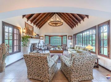 Casa · 320m² · 5 Ambientes · 2 Cocheras · Casa en Venta en Galapagos