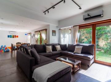 Casa · 169m² · 4 Ambientes · 1 Cochera · Venta Casa 4 Amb Barrio Santa Rita