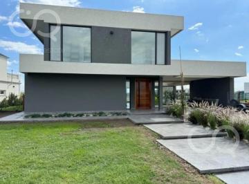 Casa · 390m² · 6 Ambientes · Casa - San Sebastian