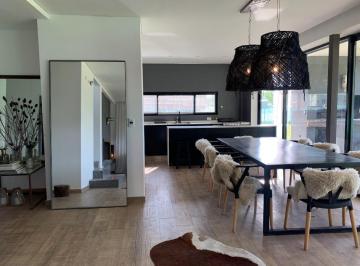 Casa · 200m² · 5 Ambientes · Casa en Lagoon Pilar