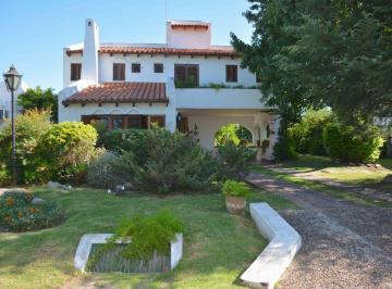Casa · 200m² · 6 Ambientes · 3 Cocheras · Venta Casa 4 Dormit. + Playroom Country Aranjuez!