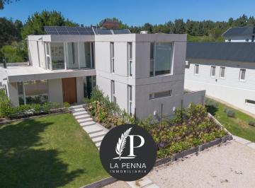 Casa · 217m² · 5 Ambientes · 2 Cocheras · Casa en Costa Esmeralda