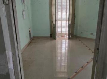 Casa · 215m² · 9 Ambientes · Casa en Venta - 1 Baño - 300 m - La Plata