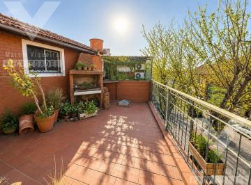 Casa · 94m² · 3 Ambientes · Casa en Esquina con Terraza y Gran Potencial de Reciclaje