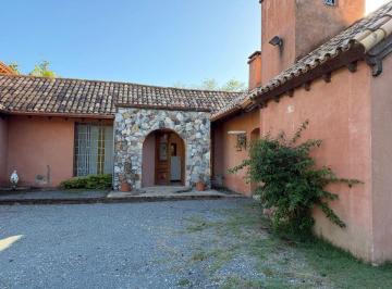Casa · 220m² · 4 Ambientes · 2 Cocheras · Venta Casa 4 Amb C/pileta y Jardin en El Carmel Cc