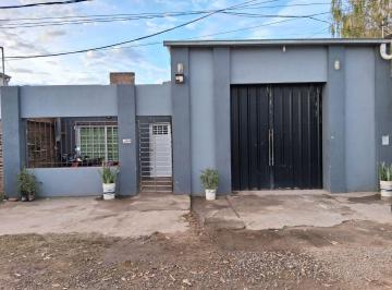 Casa · 166m² · 6 Ambientes · 1 Cochera · Venta Casa 2 Dorm Patio de Luz + Gran Galpón