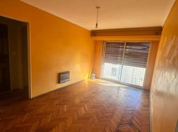 Departamento de 2 ambientes, Abasto · 2 Ambientes - Vista Panoramica - Seguridad 24 Hs - Cocina con Lavadero - Balcon Frances