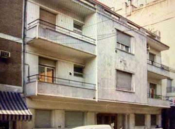 Departamento de 2 ambientes, Almagro · Precioso 2 Amb Al Frente con Balcon Corrido y Muy Bajas Expensas!