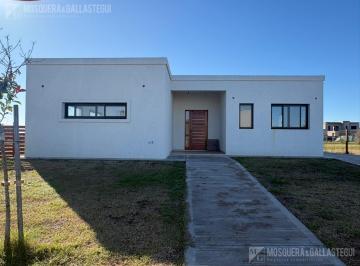Casa · 156m² · 5 Ambientes · Casa en Santa Elisa