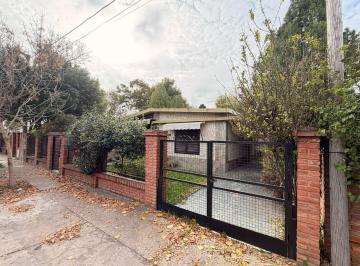 Casa · 114m² · 5 Ambientes · 1 Cochera · Venta: Casa de Tres Dorm. en Barrio Parque Field.
