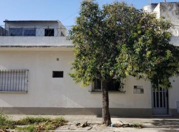 PH · 101m² · 4 Ambientes · PH en Venta en Lanús Oeste Excelente Ubicación