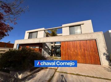 Casa · 290m² · 7 Ambientes · 2 Cocheras · Venta Casa Moderna Al Agua (3 Dorm., Dependencia, Pileta) con Renta