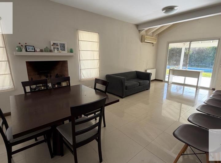 Casa · 200m² · 5 Ambientes