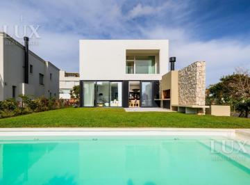 Casa · 195m² · 5 Ambientes · 3 Cocheras · Casa en Venta y Alquiler Amoblado, en El Barrio Castaños, Nordelta
