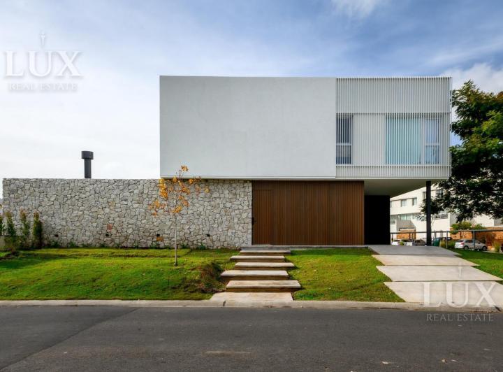 Casa · 195m² · 5 Ambientes · 3 Cocheras