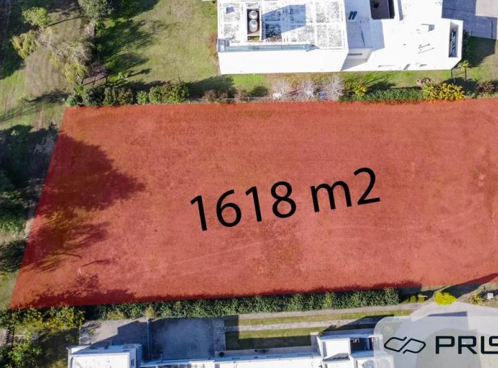 Terreno · 1618m²
