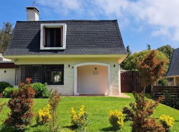 Casa · 1m² · 5 Ambientes · 1 Cochera · Casa - Rincón del Indio