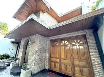 Casa · 306m² · 6 Ambientes · 3 Cocheras · Casa en Venta de 4 Dorm. en La Plata