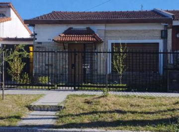 Casa · 84m² · 4 Ambientes · 2 Cocheras · Venta Casa 3 Ambientes Villa Tesei