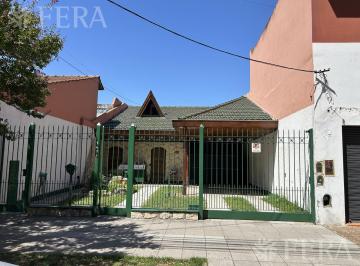 Casa · 200m² · 6 Ambientes · 1 Cochera · Venta Casa Para Dos Familias con Patio y Cochera en Banfield