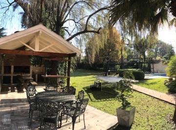 Quinta vacacional · 350m² · 6 Ambientes · 1 Cochera · Imponente Casa Quinta en Moreno 1.704 m² de Parque